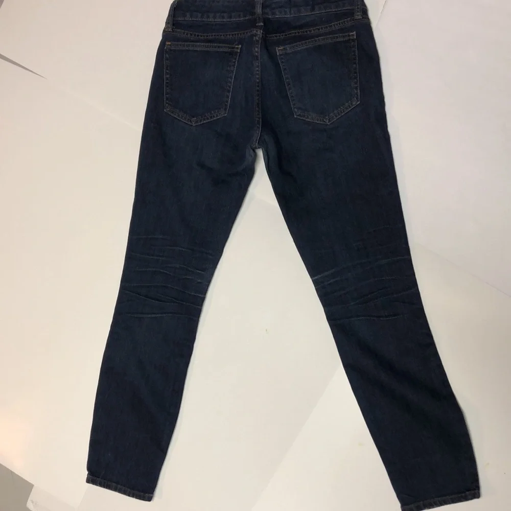 GAP 1969 Always Skinny stonewashed slightly distressed denim dark jeans. Size26R